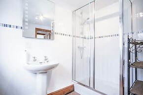 Angle Adventures - 4 Bed Cottage - Angle