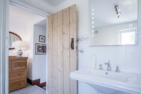 Angle Adventures - 4 Bed Cottage - Angle