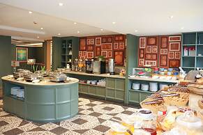 The Quart Ruamrudee by UHG