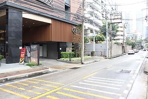 The Quart Ruamrudee by UHG