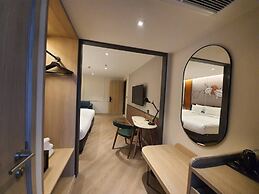 The Quart Ruamrudee by UHG