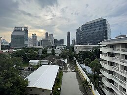 The Quart Ruamrudee by UHG