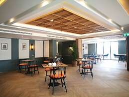 The Quart Ruamrudee by UHG