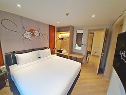 The Quart Ruamrudee by UHG