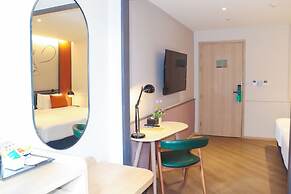 The Quart Ruamrudee by UHG