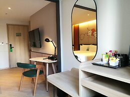 The Quart Ruamrudee by UHG