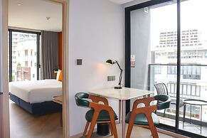 The Quart Ruamrudee by UHG