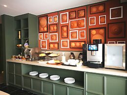 The Quart Ruamrudee by UHG