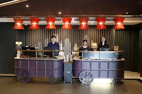 The Quart Ruamrudee by UHG