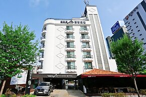 White Tourist Hotel