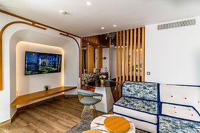 Cresanto Luxury Suites