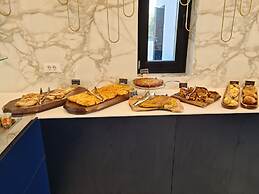 Cresanto Luxury Suites