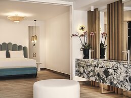 Cresanto Luxury Suites