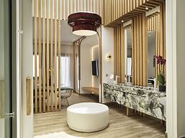 Cresanto Luxury Suites