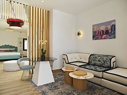 Cresanto Luxury Suites