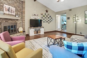 Cozy 3br Kid & Dog Friendly Home In Central Location! 3 Bedroom Home b