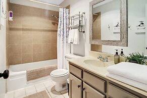 Cozy 3br Kid & Dog Friendly Home In Central Location! 3 Bedroom Home b