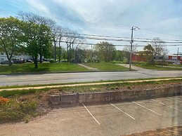 Harbourview Inn & Suites