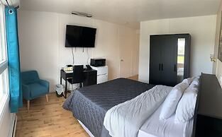 Harbourview Inn & Suites