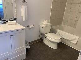 Harbourview Inn & Suites