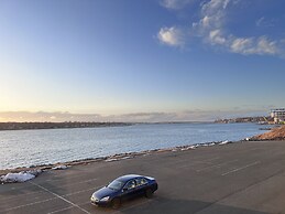 Harbourview Inn & Suites