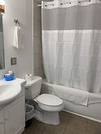 Harbourview Inn & Suites