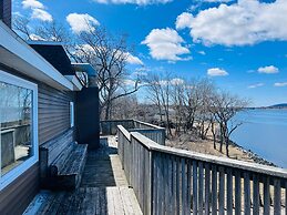 Harbourview Inn & Suites