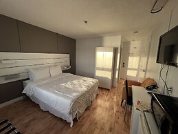 Harbourview Inn & Suites