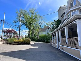 Harbourview Inn & Suites