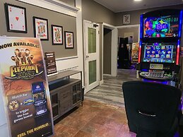 Harbourview Inn & Suites