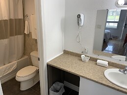 Harbourview Inn & Suites