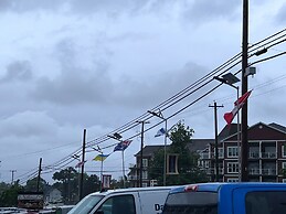 Harbourview Inn & Suites