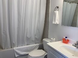 Harbourview Inn & Suites