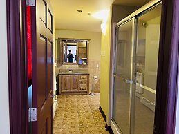 Harbourview Inn & Suites