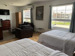 Harbourview Inn & Suites