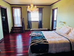 Harbourview Inn & Suites