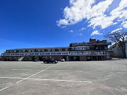 Harbourview Inn & Suites