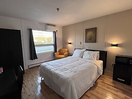 Harbourview Inn & Suites