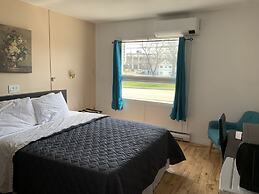 Harbourview Inn & Suites