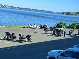 Harbourview Inn & Suites