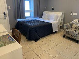 Harbourview Inn & Suites