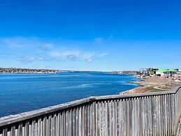 Harbourview Inn & Suites