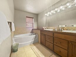 Foxpoint Cottage 3 Bedroom Townhouse by RedAwning