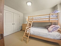 Foxpoint Cottage 3 Bedroom Townhouse by RedAwning