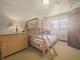 Foxpoint Cottage 3 Bedroom Townhouse by RedAwning