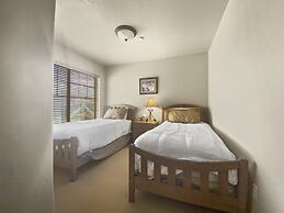 Foxpoint Cottage 3 Bedroom Townhouse by RedAwning