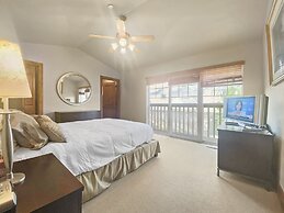 Foxpoint Cottage 3 Bedroom Townhouse by RedAwning