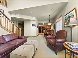 Foxpoint Cottage 3 Bedroom Townhouse by RedAwning