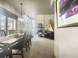 Foxpoint Cottage 3 Bedroom Townhouse by RedAwning