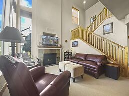 Foxpoint Cottage 3 Bedroom Townhouse by RedAwning